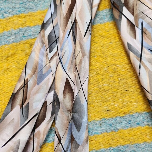 J. Garcia Collector's Edition Carousel Silk Tie - Picture 5 of 6